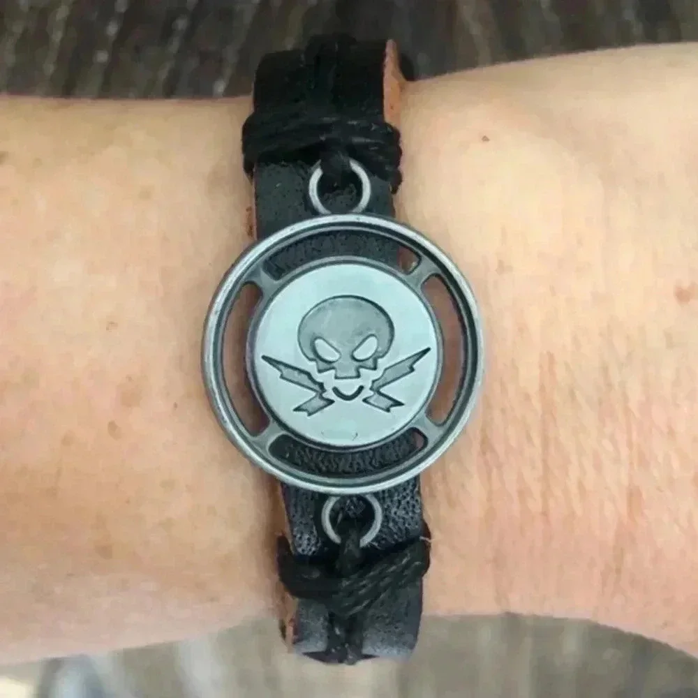 Pewter Skull Crossbones Round Leather & Hemp Adjustable Bracelet NWT